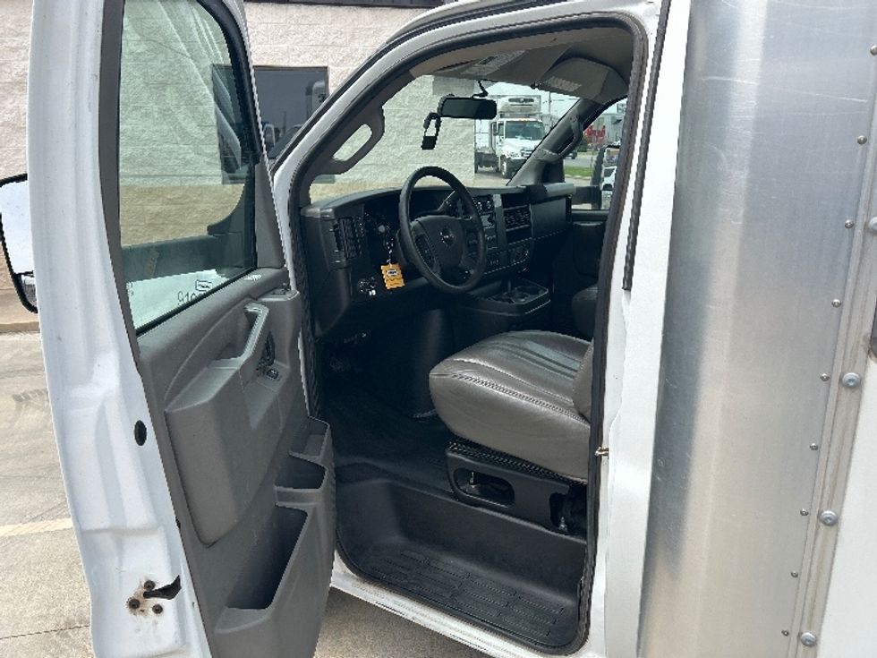 Light Duty Box Truck-Light and Medium Duty Trucks-GMC-2022-Savana G33903-Tulsa-OK-58,986\n\t\tmiles-$ 37,250 - Image 16