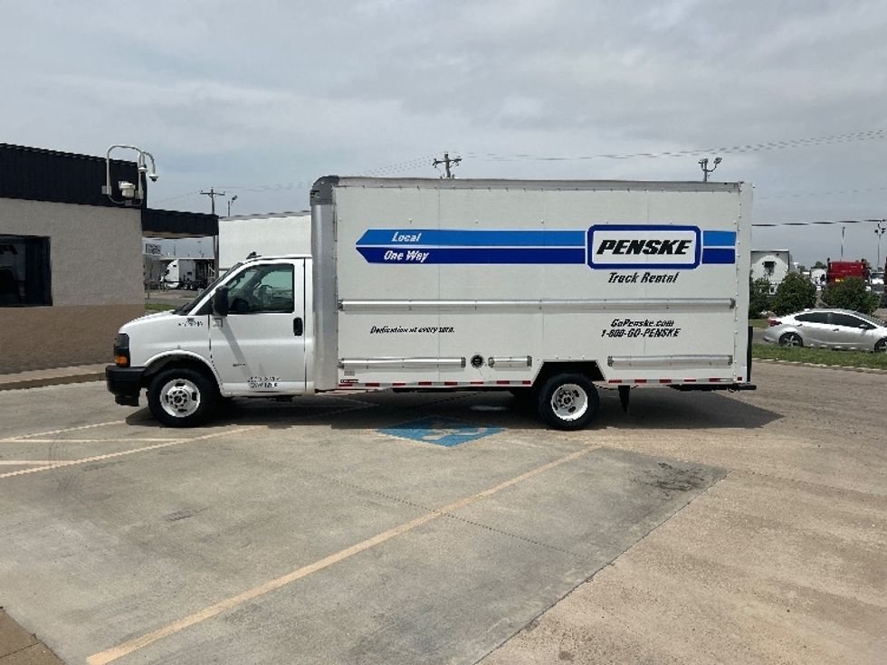 Light Duty Box Truck-Light and Medium Duty Trucks-GMC-2022-Savana G33903-Tulsa-OK-58,986\n\t\tmiles-$ 37,250 - Image 4