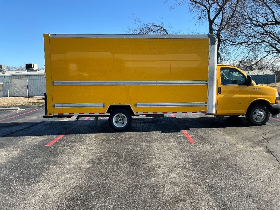 Light Duty Box Truck-Light and Medium Duty Trucks-GMC-2022-Savana G33903-Tulsa-OK-88,335\n\t\tmiles-$ 29,750 - Image 15