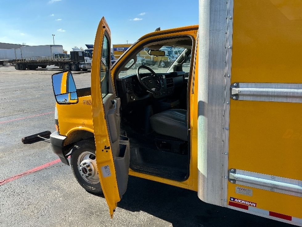 Light Duty Box Truck-Light and Medium Duty Trucks-GMC-2022-Savana G33903-Tulsa-OK-88,335\n\t\tmiles-$ 29,750 - Image 16