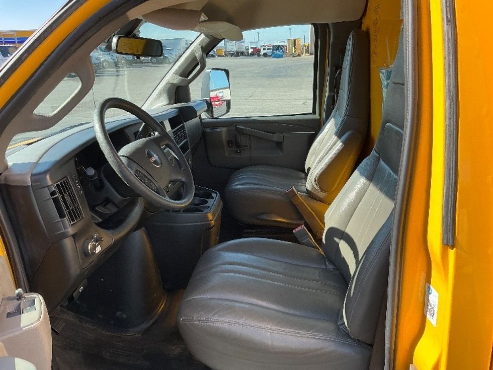 Light Duty Box Truck-Light and Medium Duty Trucks-GMC-2022-Savana G33903-Tulsa-OK-88,335\n\t\tmiles-$ 29,750 - Image 19