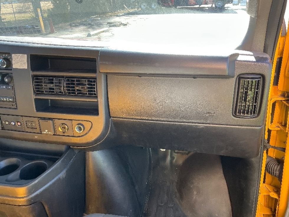 Light Duty Box Truck-Light and Medium Duty Trucks-GMC-2022-Savana G33903-Tulsa-OK-88,335\n\t\tmiles-$ 29,750 - Image 21