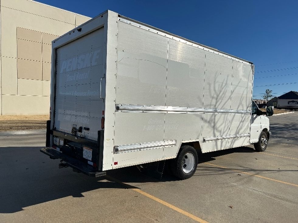 Light Duty Box Truck-Light and Medium Duty Trucks-GMC-2022-Savana G33903-Tulsa-OK-99,386\n\t\tmiles-$ 31,750 - Image 12