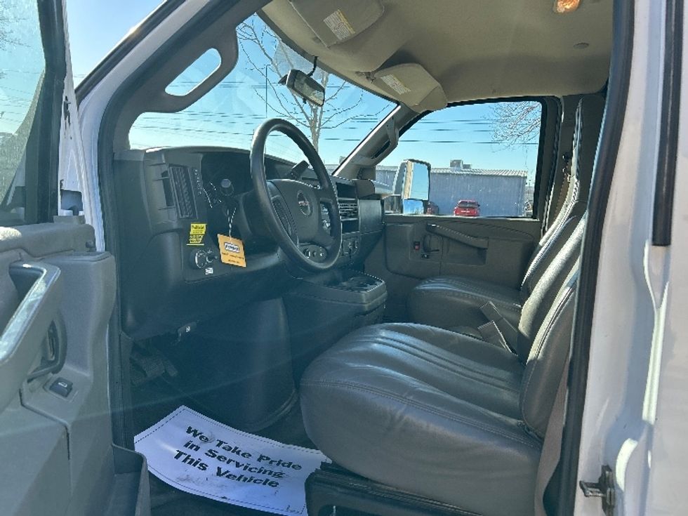 Light Duty Box Truck-Light and Medium Duty Trucks-GMC-2022-Savana G33903-Tulsa-OK-99,386\n\t\tmiles-$ 31,750 - Image 15