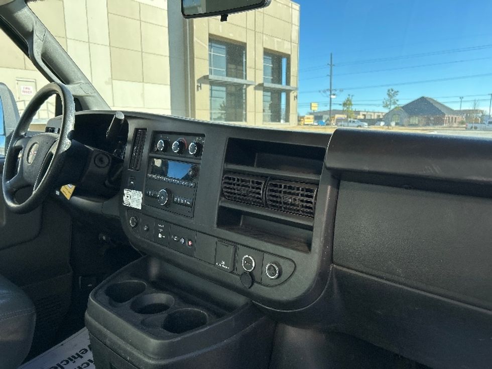 Light Duty Box Truck-Light and Medium Duty Trucks-GMC-2022-Savana G33903-Tulsa-OK-99,386\n\t\tmiles-$ 31,750 - Image 20