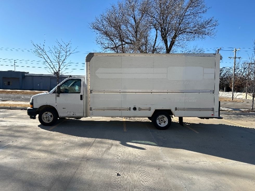 Light Duty Box Truck-Light and Medium Duty Trucks-GMC-2022-Savana G33903-Tulsa-OK-99,386\n\t\tmiles-$ 31,750 - Image 4