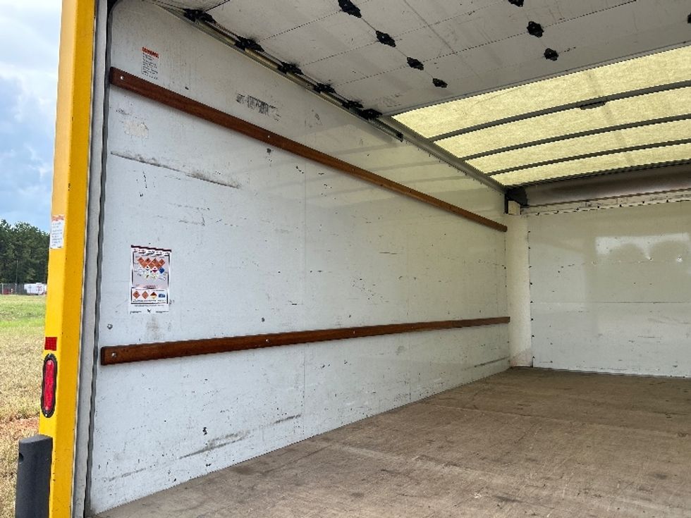 Light Duty Box Truck-Light and Medium Duty Trucks-GMC-2022-Savana G33903-Tuscaloosa-AL-113,346\n\t\tmiles-$ 26,250 - Image 10