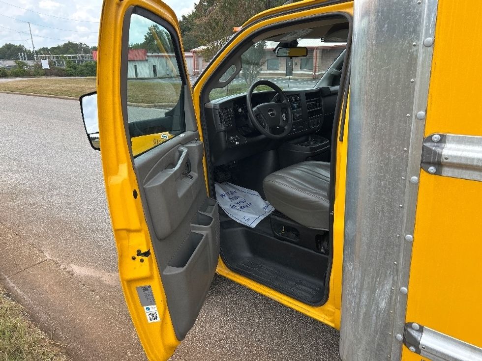 Light Duty Box Truck-Light and Medium Duty Trucks-GMC-2022-Savana G33903-Tuscaloosa-AL-113,346\n\t\tmiles-$ 26,250 - Image 15