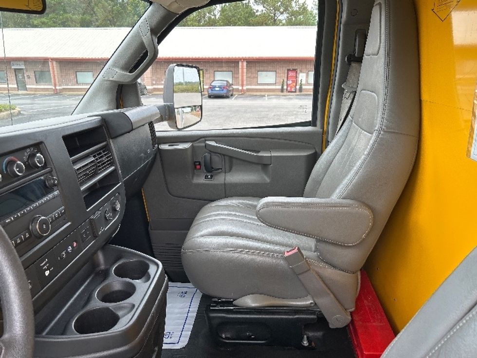 Light Duty Box Truck-Light and Medium Duty Trucks-GMC-2022-Savana G33903-Tuscaloosa-AL-113,346\n\t\tmiles-$ 26,250 - Image 18