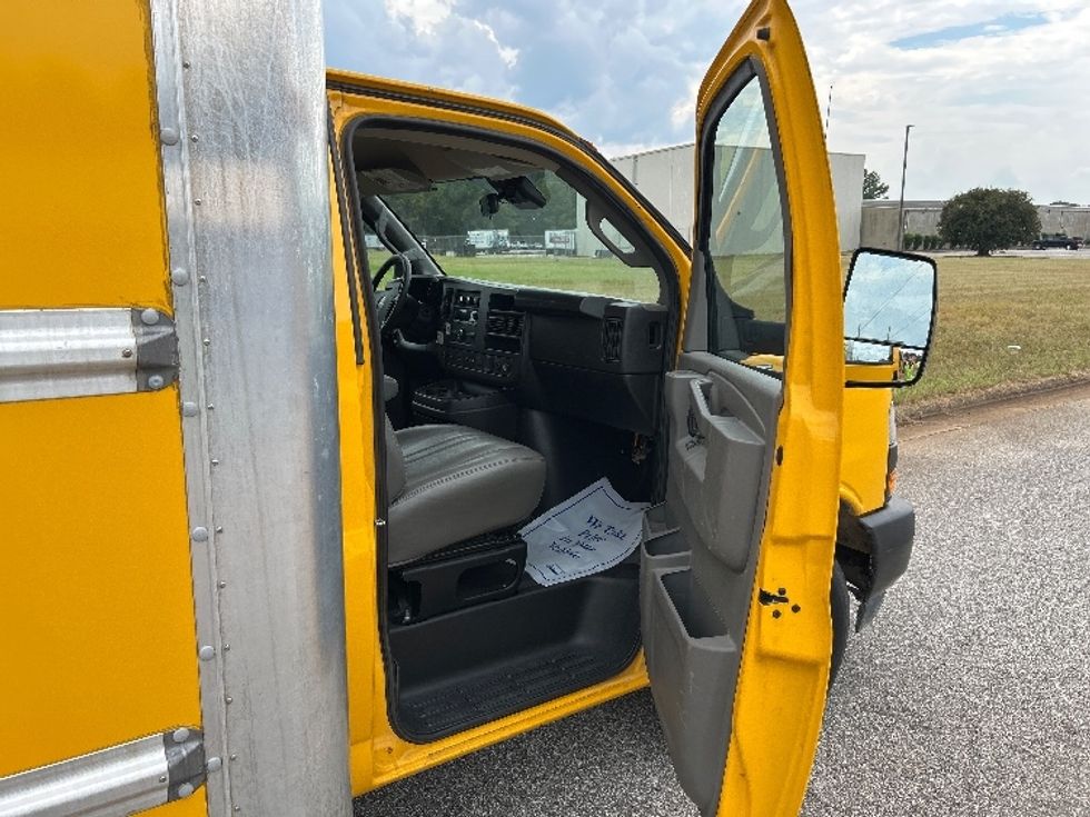 Light Duty Box Truck-Light and Medium Duty Trucks-GMC-2022-Savana G33903-Tuscaloosa-AL-113,346\n\t\tmiles-$ 26,250 - Image 19