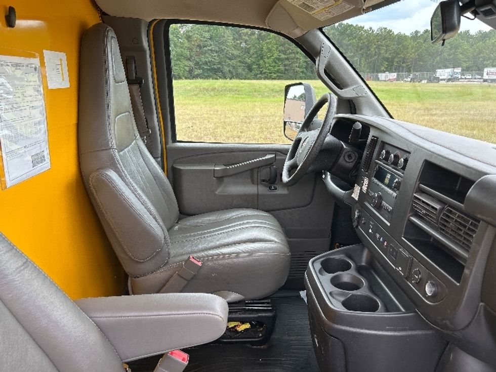 Light Duty Box Truck-Light and Medium Duty Trucks-GMC-2022-Savana G33903-Tuscaloosa-AL-113,346\n\t\tmiles-$ 26,250 - Image 21