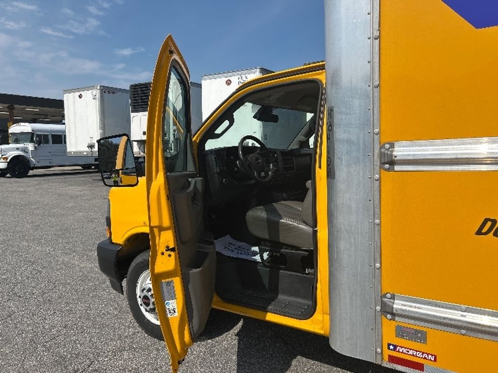 Light Duty Box Truck-Light and Medium Duty Trucks-GMC-2022-Savana G33903-Virginia Beach-VA-84,426\n\t\tmiles-$ 31,500 - Image 16