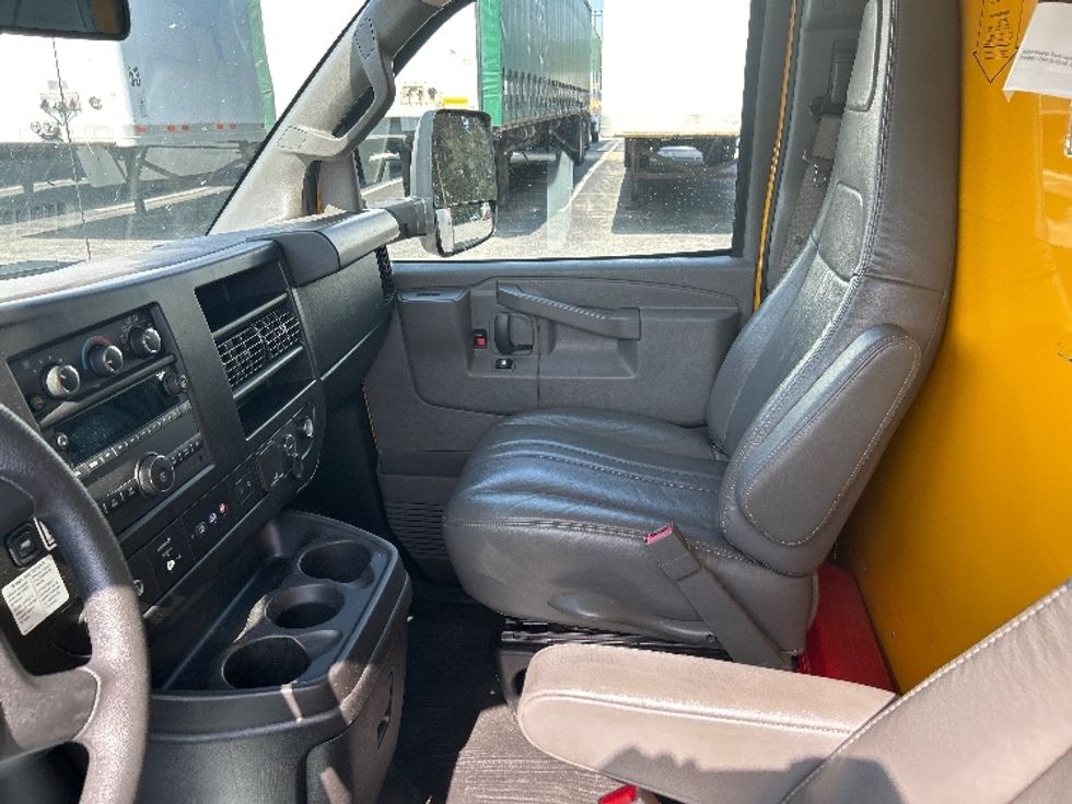 Light Duty Box Truck-Light and Medium Duty Trucks-GMC-2022-Savana G33903-Virginia Beach-VA-84,426\n\t\tmiles-$ 31,500 - Image 19