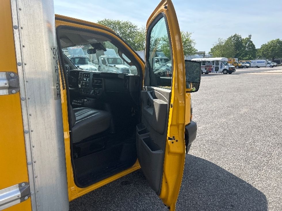 Light Duty Box Truck-Light and Medium Duty Trucks-GMC-2022-Savana G33903-Virginia Beach-VA-84,426\n\t\tmiles-$ 31,500 - Image 20