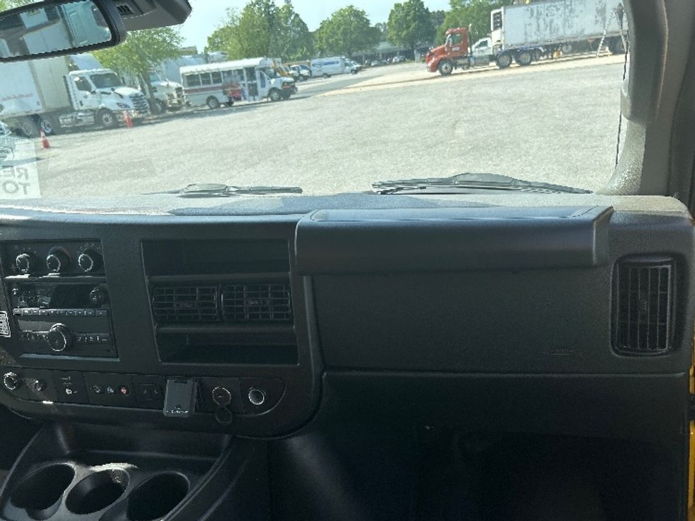 Light Duty Box Truck-Light and Medium Duty Trucks-GMC-2022-Savana G33903-Virginia Beach-VA-84,426\n\t\tmiles-$ 31,500 - Image 21