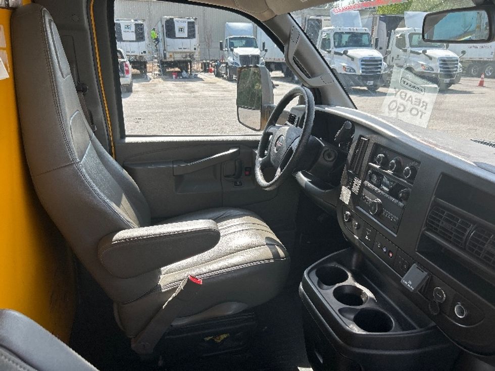 Light Duty Box Truck-Light and Medium Duty Trucks-GMC-2022-Savana G33903-Virginia Beach-VA-84,426\n\t\tmiles-$ 31,500 - Image 22