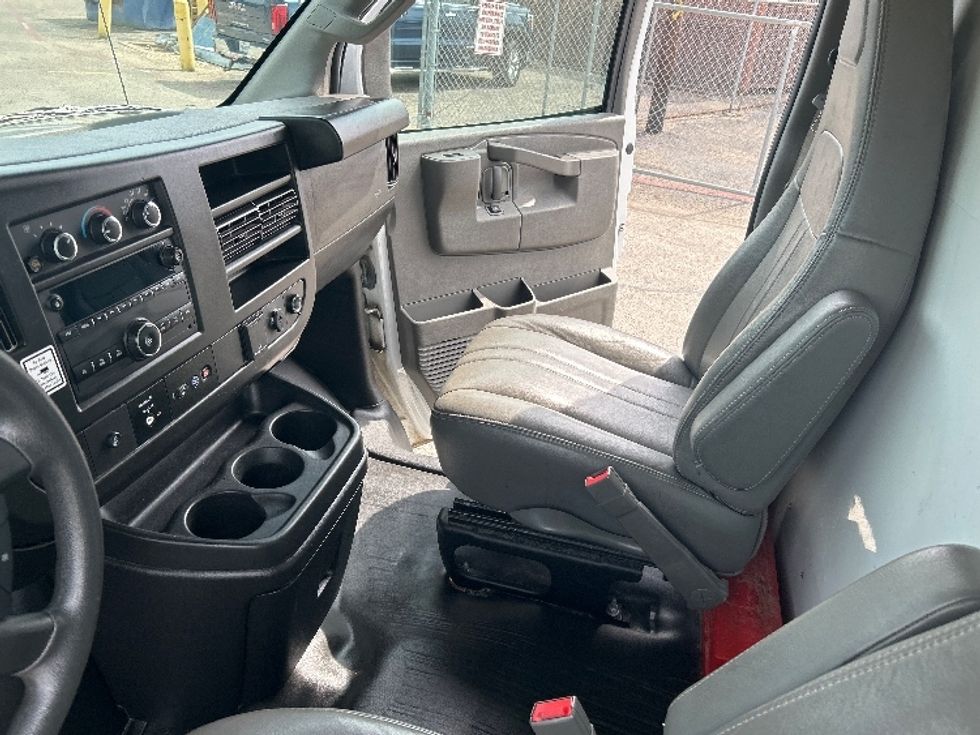 Light Duty Box Truck-Light and Medium Duty Trucks-GMC-2022-Savana G33903-Waco-TX-45,203\n\t\tmiles-$ 40,500 - Image 19