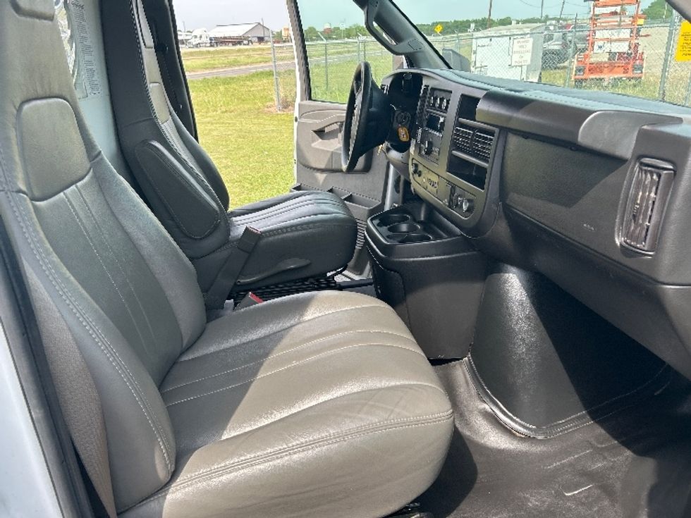 Light Duty Box Truck-Light and Medium Duty Trucks-GMC-2022-Savana G33903-Waco-TX-45,203\n\t\tmiles-$ 40,500 - Image 22