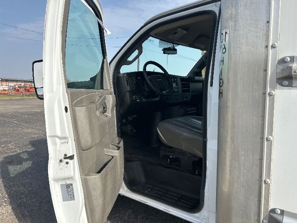 Light Duty Box Truck-Light and Medium Duty Trucks-GMC-2022-Savana G33903-Waco-TX-59,834\n\t\tmiles-$ 40,250 - Image 16