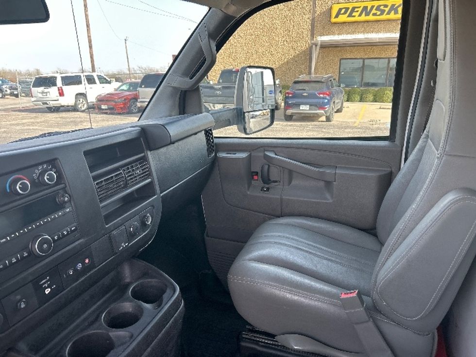 Light Duty Box Truck-Light and Medium Duty Trucks-GMC-2022-Savana G33903-Waco-TX-59,834\n\t\tmiles-$ 40,250 - Image 19