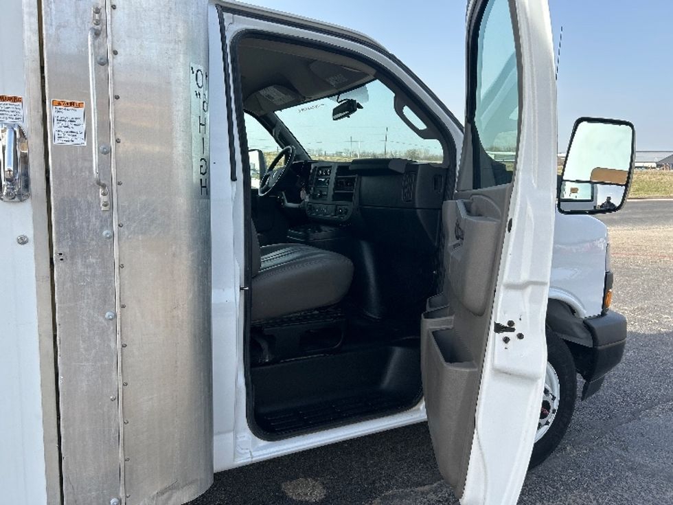 Light Duty Box Truck-Light and Medium Duty Trucks-GMC-2022-Savana G33903-Waco-TX-59,834\n\t\tmiles-$ 40,250 - Image 20