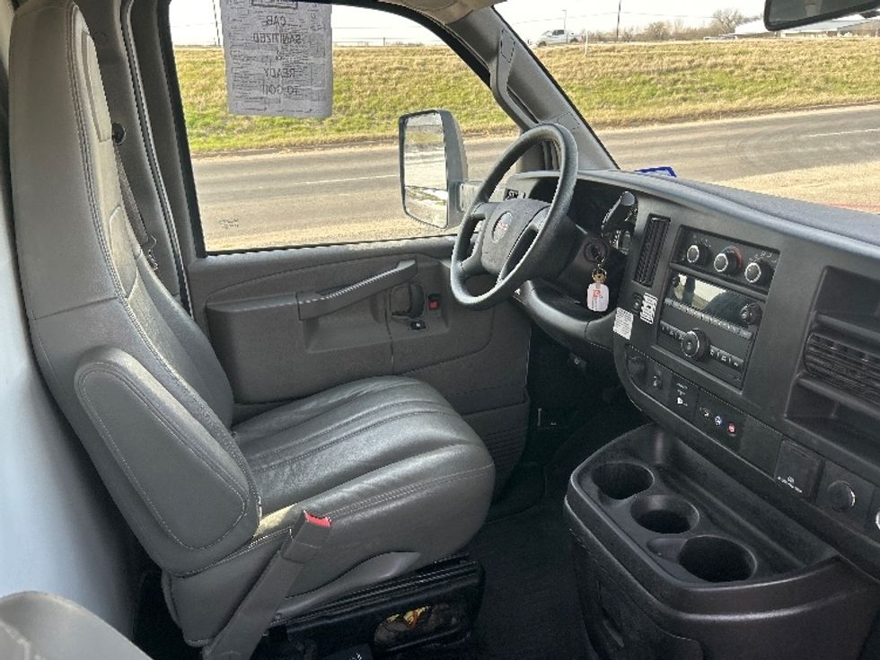 Light Duty Box Truck-Light and Medium Duty Trucks-GMC-2022-Savana G33903-Waco-TX-59,834\n\t\tmiles-$ 40,250 - Image 22