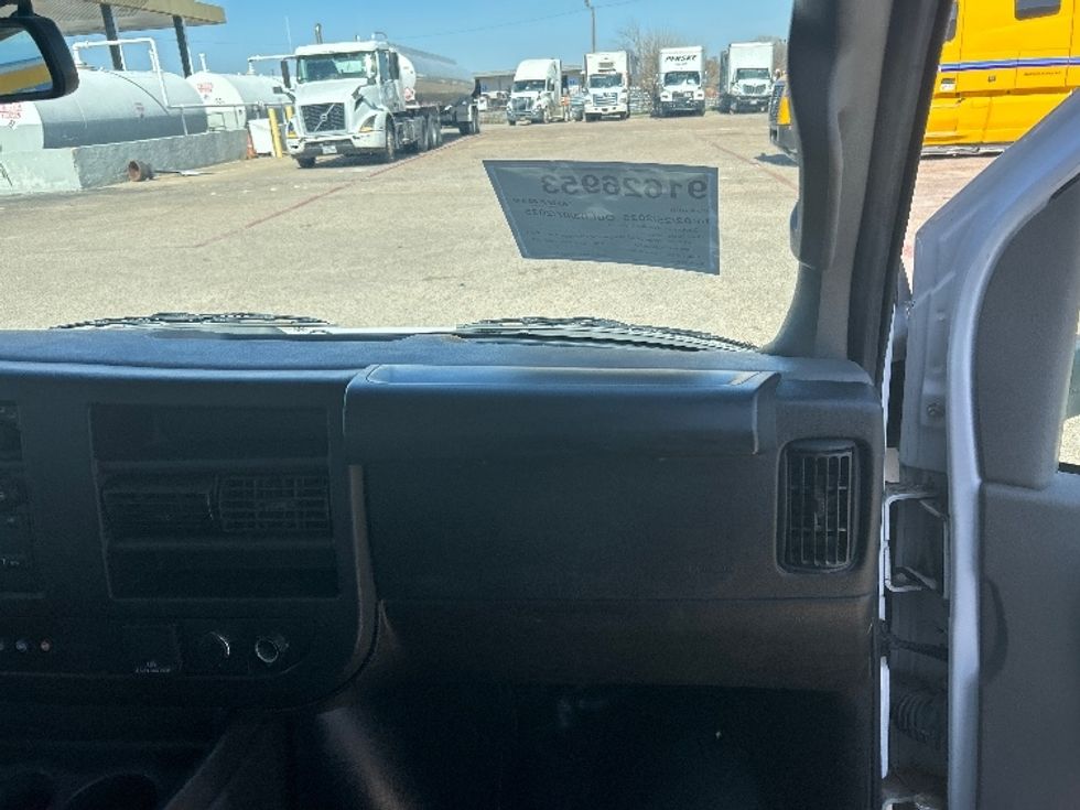 Light Duty Box Truck-Light and Medium Duty Trucks-GMC-2022-Savana G33903-Waco-TX-68,502\n\t\tmiles-$ 39,250 - Image 21