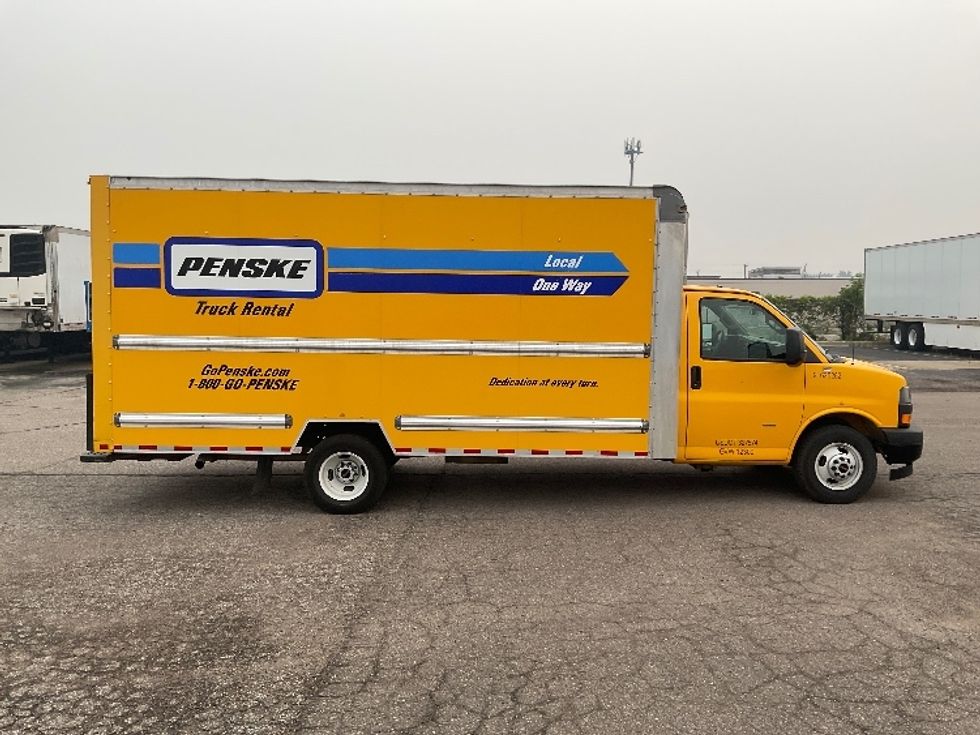 Light Duty Box Truck-Light and Medium Duty Trucks-GMC-2022-Savana G33903-Warren-MI-123,159\n\t\tmiles-$ 24,500 - Image 15