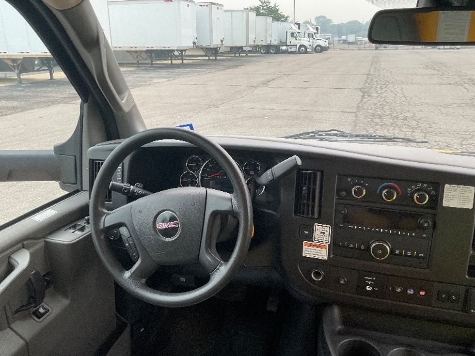 Light Duty Box Truck-Light and Medium Duty Trucks-GMC-2022-Savana G33903-Warren-MI-123,159\n\t\tmiles-$ 24,500 - Image 18