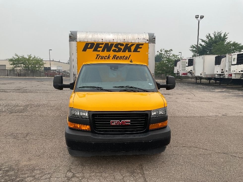 Light Duty Box Truck-Light and Medium Duty Trucks-GMC-2022-Savana G33903-Warren-MI-123,159\n\t\tmiles-$ 24,500 - Image 2