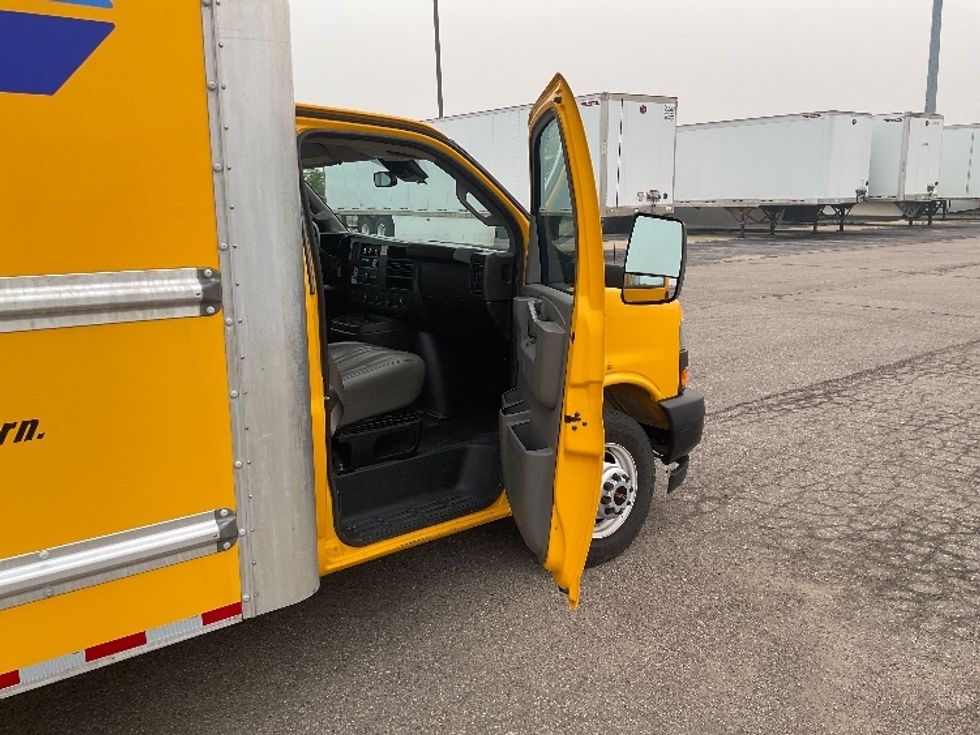 Light Duty Box Truck-Light and Medium Duty Trucks-GMC-2022-Savana G33903-Warren-MI-123,159\n\t\tmiles-$ 24,500 - Image 20