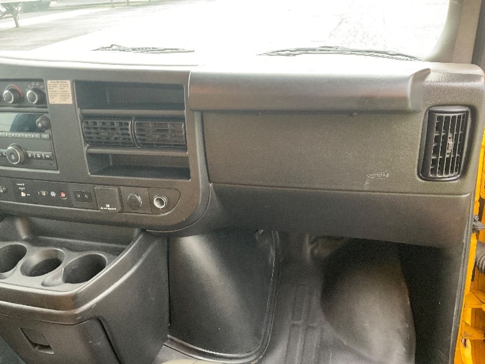 Light Duty Box Truck-Light and Medium Duty Trucks-GMC-2022-Savana G33903-Warren-MI-123,159\n\t\tmiles-$ 24,500 - Image 21