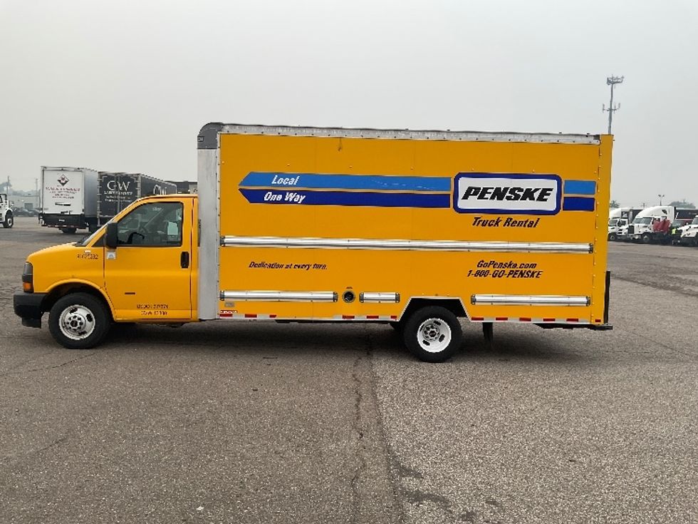Light Duty Box Truck-Light and Medium Duty Trucks-GMC-2022-Savana G33903-Warren-MI-123,159\n\t\tmiles-$ 24,500 - Image 4