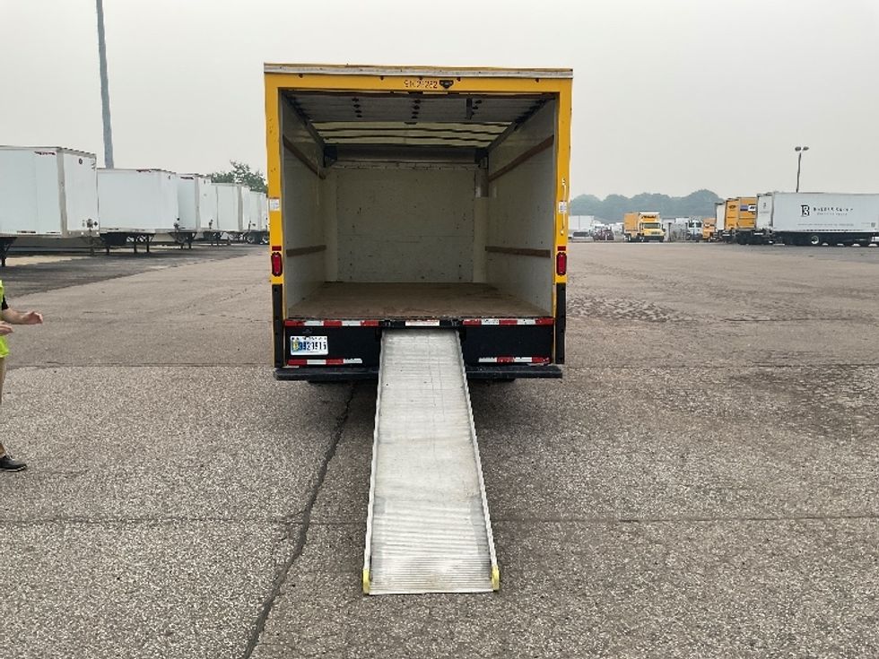 Light Duty Box Truck-Light and Medium Duty Trucks-GMC-2022-Savana G33903-Warren-MI-123,159\n\t\tmiles-$ 24,500 - Image 9
