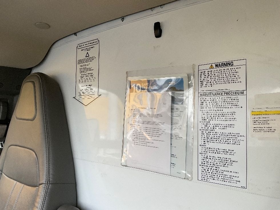 Light Duty Box Truck-Light and Medium Duty Trucks-GMC-2022-Savana G33903-Warren-MI-25,822\n\t\tmiles-$ 48,500 - Image 19