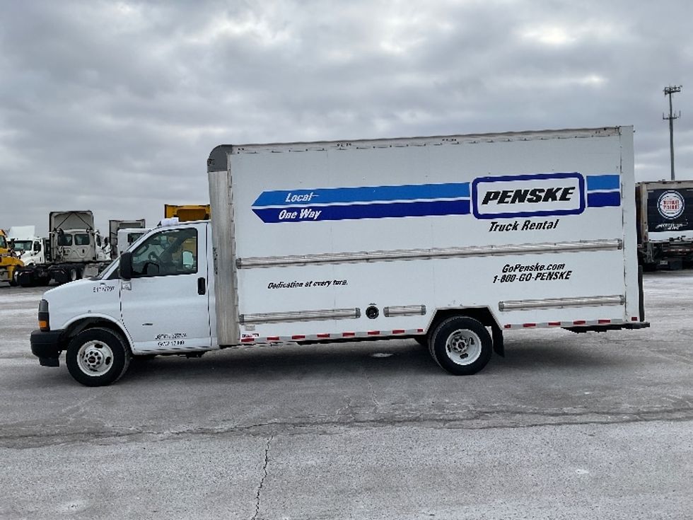 Light Duty Box Truck-Light and Medium Duty Trucks-GMC-2022-Savana G33903-Warren-MI-25,822\n\t\tmiles-$ 48,500 - Image 4