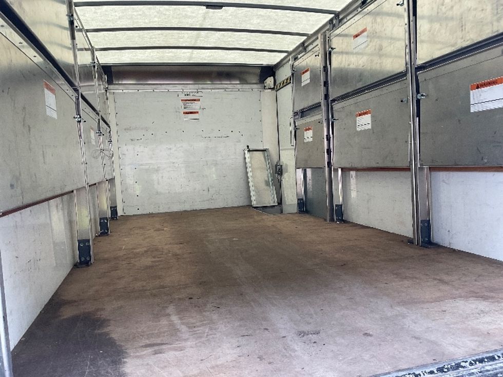 Light Duty Box Truck-Light and Medium Duty Trucks-GMC-2022-Savana G33903-Warren-MI-25,822\n\t\tmiles-$ 48,500 - Image 9