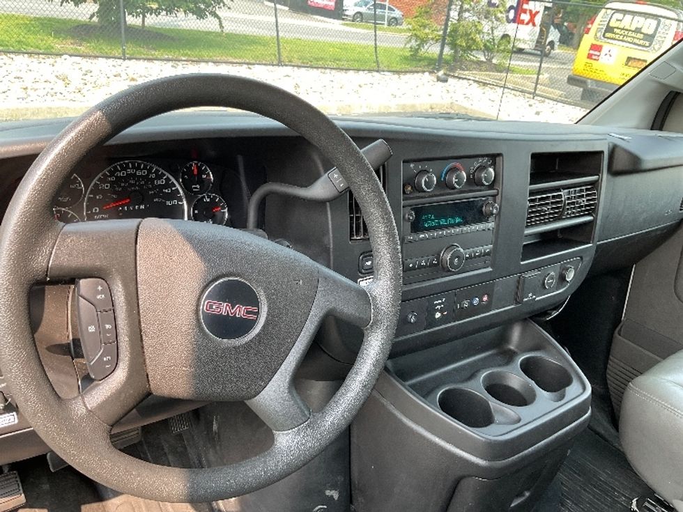 Light Duty Box Truck-Light and Medium Duty Trucks-GMC-2022-Savana G33903-West Babylon-NY-41,956\n\t\tmiles-$ 40,000 - Image 18