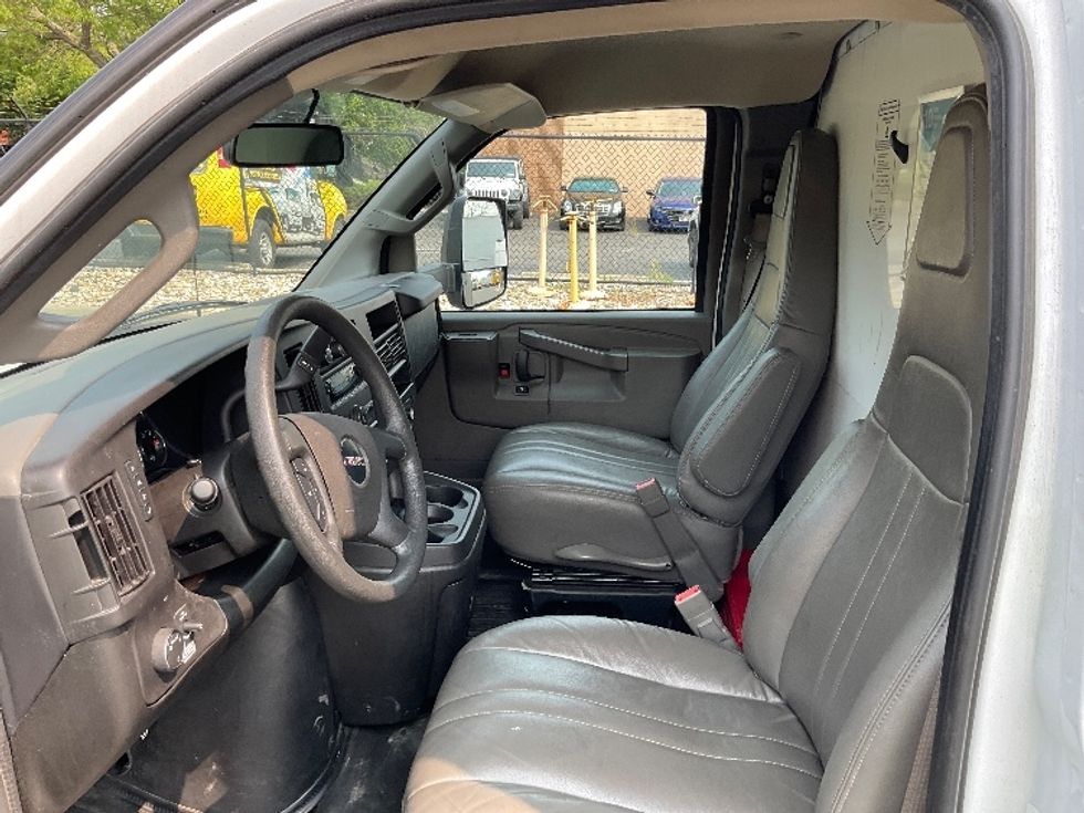Light Duty Box Truck-Light and Medium Duty Trucks-GMC-2022-Savana G33903-West Babylon-NY-41,956\n\t\tmiles-$ 40,000 - Image 19