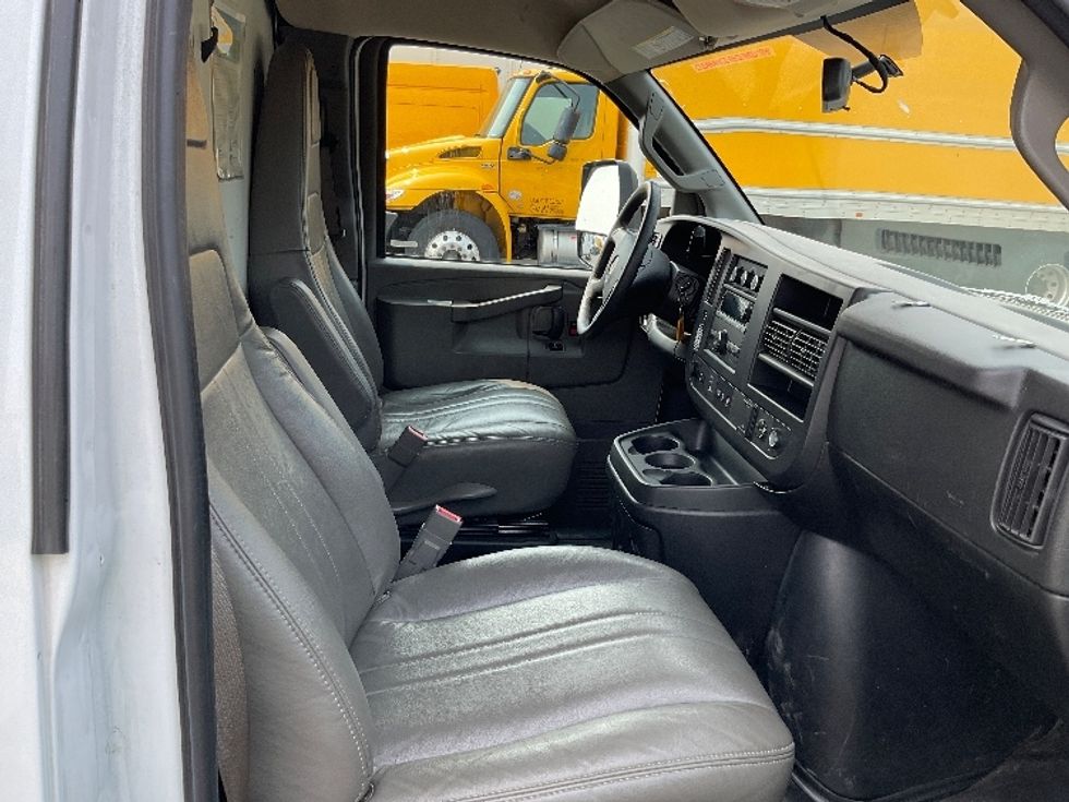 Light Duty Box Truck-Light and Medium Duty Trucks-GMC-2022-Savana G33903-West Babylon-NY-41,956\n\t\tmiles-$ 40,000 - Image 22