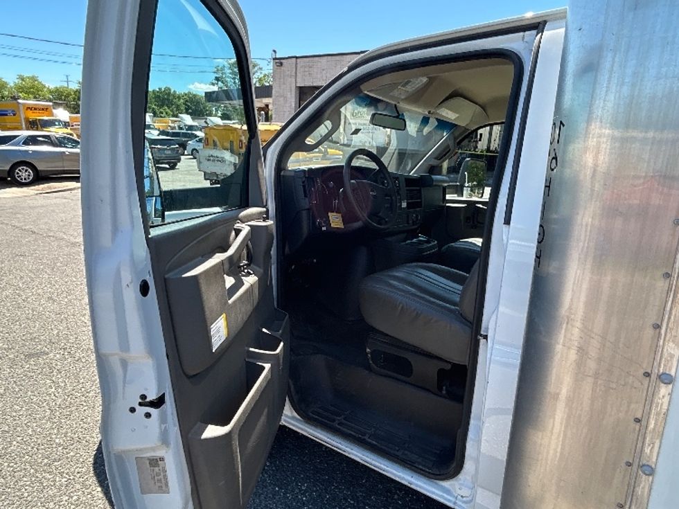 Light Duty Box Truck-Light and Medium Duty Trucks-GMC-2022-Savana G33903-West Babylon-NY-52,653\n\t\tmiles-$ 36,500 - Image 16