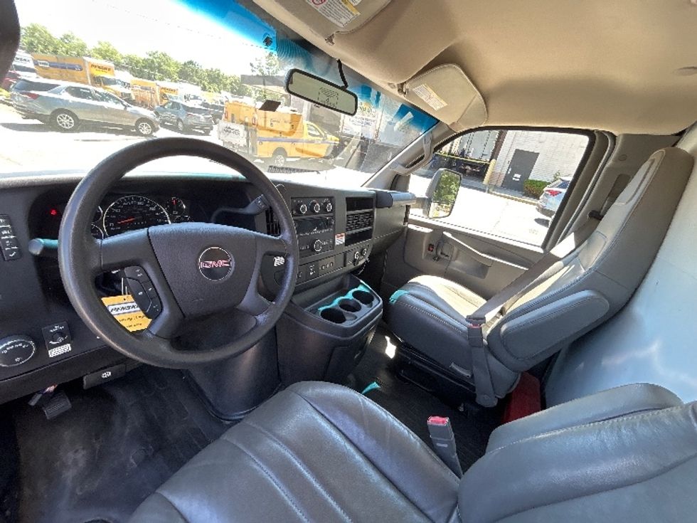 Light Duty Box Truck-Light and Medium Duty Trucks-GMC-2022-Savana G33903-West Babylon-NY-52,653\n\t\tmiles-$ 36,500 - Image 17