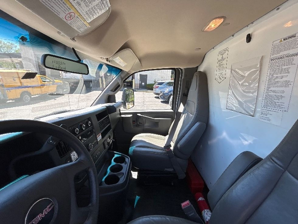 Light Duty Box Truck-Light and Medium Duty Trucks-GMC-2022-Savana G33903-West Babylon-NY-52,653\n\t\tmiles-$ 36,500 - Image 19