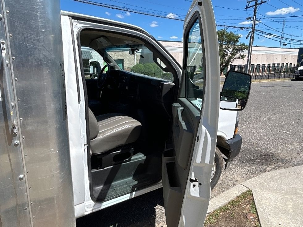 Light Duty Box Truck-Light and Medium Duty Trucks-GMC-2022-Savana G33903-West Babylon-NY-52,653\n\t\tmiles-$ 36,500 - Image 20