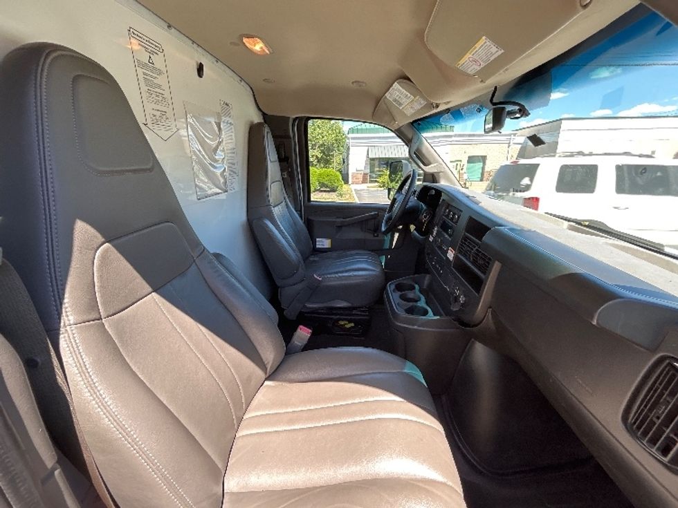 Light Duty Box Truck-Light and Medium Duty Trucks-GMC-2022-Savana G33903-West Babylon-NY-52,653\n\t\tmiles-$ 36,500 - Image 22