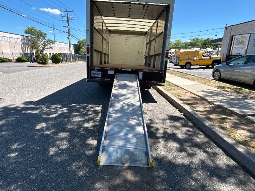 Light Duty Box Truck-Light and Medium Duty Trucks-GMC-2022-Savana G33903-West Babylon-NY-52,653\n\t\tmiles-$ 36,500 - Image 9