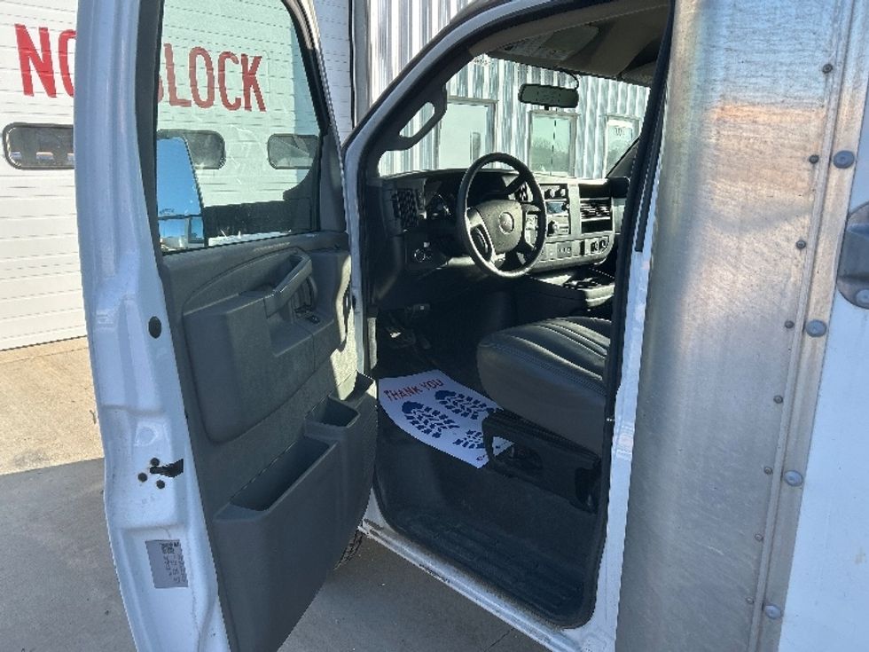 Light Duty Box Truck-Light and Medium Duty Trucks-GMC-2022-Savana G33903-West Fargo-ND-60,555\n\t\tmiles-$ 38,500 - Image 16