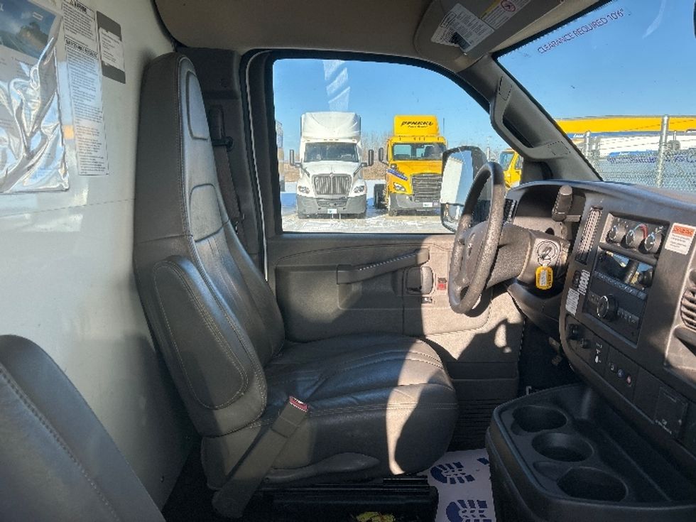 Light Duty Box Truck-Light and Medium Duty Trucks-GMC-2022-Savana G33903-West Fargo-ND-60,555\n\t\tmiles-$ 38,500 - Image 22
