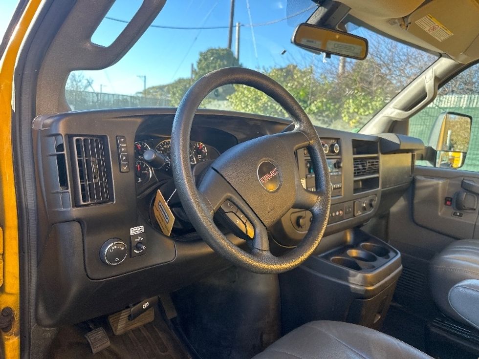 Light Duty Box Truck-Light and Medium Duty Trucks-GMC-2022-Savana G33903-West Sacramento-CA-100,406\n\t\tmiles-$ 29,500 - Image 17