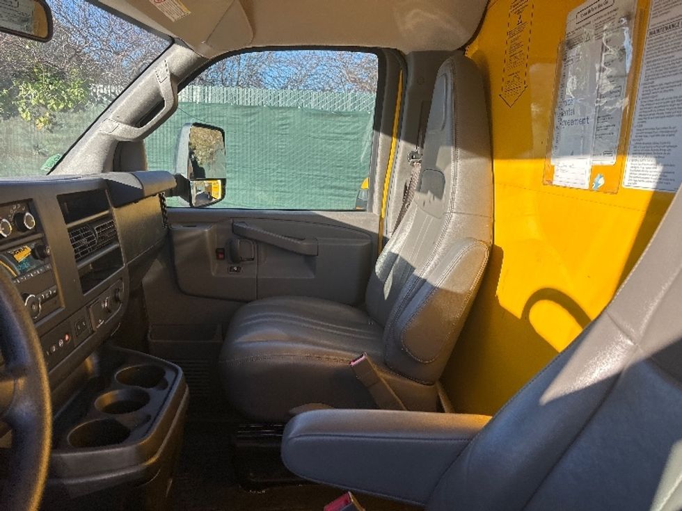 Light Duty Box Truck-Light and Medium Duty Trucks-GMC-2022-Savana G33903-West Sacramento-CA-100,406\n\t\tmiles-$ 29,500 - Image 19